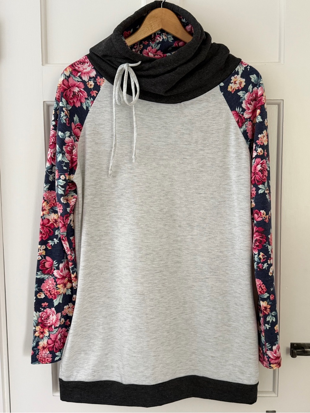 Be Stage Floral Sleeve Cowl Neck Hoodie Tunic Top Women’s Large Made in USA